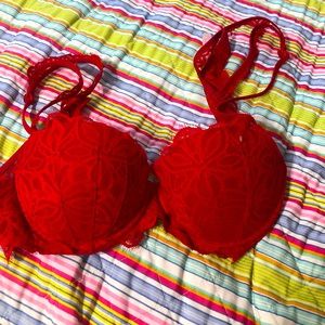 Red lace VS bra